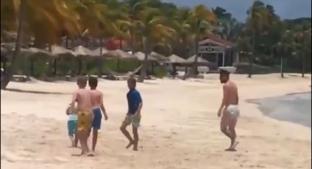 El enorme gesto de Messi con un niño en la playa. Noticias en tiempo real