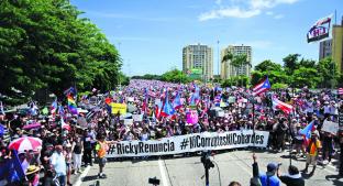 Miles de puertorriqueños exigen la renuncia del gobernador Ricardo Roselló . Noticias en tiempo real