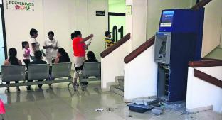 Sujetos armados entran a clínica del IMSS y se roban 300 mil pesos de un cajero, en Cuerna. Noticias en tiempo real