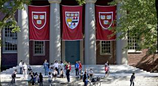 Autoridades de Universidad de Harvard emiten alerta por hombre armado en las inmediaciones. Noticias en tiempo real