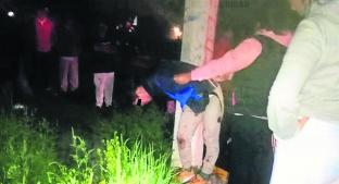 Agentes municipales rescatan a presunto ladrón de ser linchado en Edomex . Noticias en tiempo real
