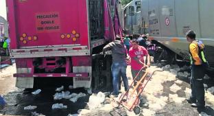 Camión de refrescos pierde contra tren y lugareños se llevan la carga, en Edomex . Noticias en tiempo real