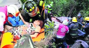 Doctor y su familia sobreviven tras caer a barranco en carretera mexiquense. Noticias en tiempo real