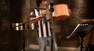 El día que Celso Piña le cantó a Rayados de Monterrey. Noticias en tiempo real