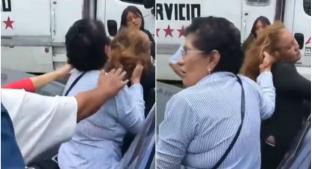 VIDEO: Abuelita se encabrita y desgreña a conductora tras percance vial, en la CDMX. Noticias en tiempo real