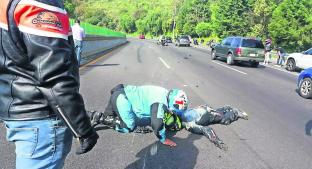 Fallece motociclista al derrapar su moto en la carretera México-Cuernavaca. Noticias en tiempo real