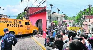 Camioneta se queda sin frenos y atropella a grupo de personas, en Malinalco. Noticias en tiempo real