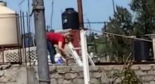 Captan a mujer metiendo a perrito en un costal, en alcaldía Álvaro Obregón. Noticias en tiempo real