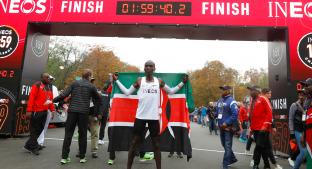 Eliud Kipchoge termina Maratón en menos de dos horas. Noticias en tiempo real