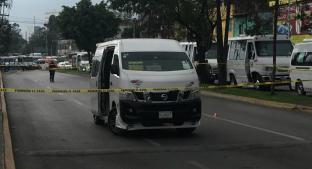 Motosicarios fulminan la vida del conductor de una combi, en Naucalpan. Noticias en tiempo real