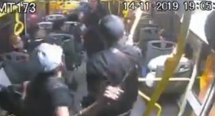 Captan violento enfrentamiento entre pasajeros de transporte público en Jalisco . Noticias en tiempo real