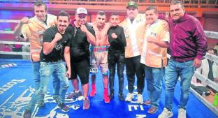 El boxeador Juan 'Churritos' Hernández noquea a su rival, en el primer round. Noticias en tiempo real