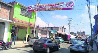 Vecinos de Toluca cuelgan mantas amenazantes contra delincuentes tras incremento de asaltos. Noticias en tiempo real