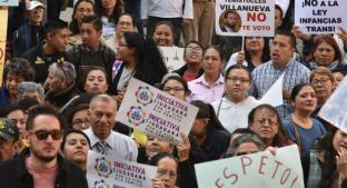 Manifestantes se oponen a nueva ley para niños transgénero en el Congreso de la CDMX. Noticias en tiempo real