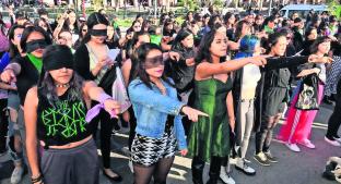 Mujeres mexiquenses alzan la voz contra abuso sexual y replican performance “Un violador en tu camino”. Noticias en tiempo real