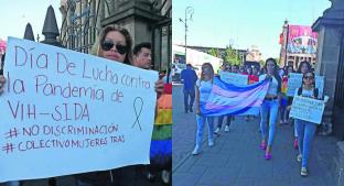 Activistas mexiqueneses realizan caminata en memoria de víctimas del VIH y Sida. Noticias en tiempo real