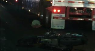 Camión refresquero arrolla y mata a motociclista, frente al Metro Santa Martha. Noticias en tiempo real