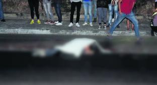 Motociclista circula por carriles centrales y muere tras chocar con automóvil, en Morelos. Noticias en tiempo real