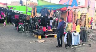 Vendedores ambulantes vuelven a llenar las calles aledañas al Mercado Juárez, en Toluca. Noticias en tiempo real