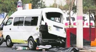 Camioneta de transporte público en Neza se embarra de manera mortal tras pasarse el rojo. Noticias en tiempo real