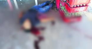Motosicarios acribillan a plomazos a taquero, en Xochitepec; familiares reconocen a matón. Noticias en tiempo real