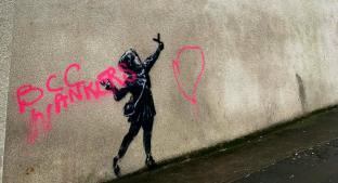 Vandalizan nueva obra que Banksy pintó para San Valentín, en Bristol. Noticias en tiempo real