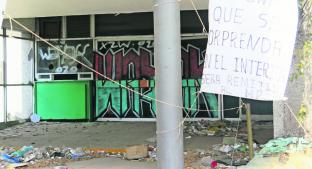 Graffiteros no esperan demolición y rayan el Hospital General 25 del IMSS, en Iztapalapa. Noticias en tiempo real