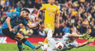 Nahuel Guzmán se defiende de criticas tras patear a un jugador de Santos . Noticias en tiempo real