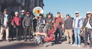 Banda Tierra Elegante acompaña a peregrinos mexiquenses en su travesía rumbo al Tepeyac. Noticias en tiempo real
