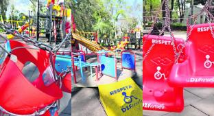 Para que no sean vandalizados, encadenan juegos para niños con capacidad en Toluca. Noticias en tiempo real
