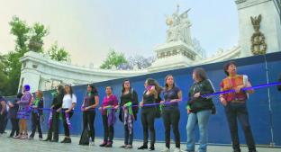 Mujeres hacen cadena feminista en Hemiciclo a Juárez de la CDMX, exigen justicia . Noticias en tiempo real