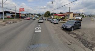 Ejecutan a automovilista en la entrada de Santa Cruz Atizapán, atoran a su compa. Noticias en tiempo real