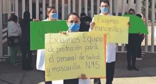 Trabajadores de la salud continúan protestando por falta de insumos médicos, en Toluca. Noticias en tiempo real