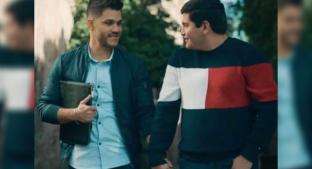 Pareja Gay protagoniza por primera vez un video de música regional mexicana en Sinaloa. Noticias en tiempo real