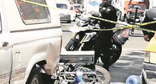 Fallece motociclista al impactarse en camioneta repartidora de agua, en Azcapotzalco. Noticias en tiempo real