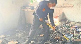 Hombre en situación de calle realiza fogata y termina incendiando una casa en Morelos. Noticias en tiempo real