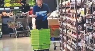 Captan a empleado de supermercado limpiando canastas con su saliva, en Canadá . Noticias en tiempo real