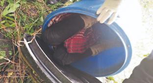 Encobijado y al interior de un tambo, hallan cuerpo de un hombre en Toluca. Noticias en tiempo real