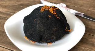 El pan de muerto negro que causa furor en Texcoco, ¡está relleno de zapote!. Noticias en tiempo real