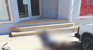 Asesino corretea a su víctima y lo deja sin vida afuera de un banco, en Morelos. Noticias en tiempo real