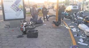 Promotor choca su motocicleta en Morelos, intentó ganarle el paso a un vehículo. Noticias en tiempo real