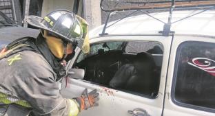 Conductor choca contra camioneta estacionada y muere en CDMX, está es la causa del desceso. Noticias en tiempo real