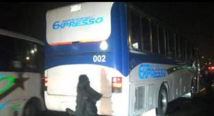Pasajeros de autobús golpean hasta la muerte a presunto ladrón en la México-Pachuca. Noticias en tiempo real