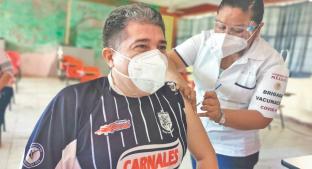 Maestros de nivel básico reciben la vacuna contra el Covid-19, en Campeche. Noticias en tiempo real