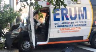 Camioneta le cierra el paso a una ambulancia y provoca aparatoso choque, en Iztacalco. Noticias en tiempo real