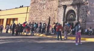 Abuelitos siguen formados para vacunarse vs Covid en Xonacatlán, pero no hay confirmación. Noticias en tiempo real