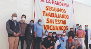 Trabajadores del ISEM siguen en espera de su vacuna antiCovid, en Toluca. Noticias en tiempo real