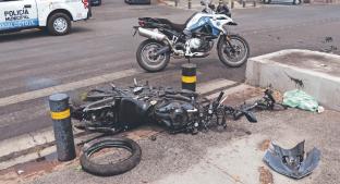 Asaltantes quedan graves tras caer de su moto, en persecución del Edomex a la CDMX. Noticias en tiempo real