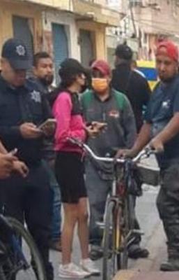 Cansados de los atracos en Ecatepec, pasajeros de autobús matan a golpes a rateros
