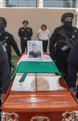 Rinden homenaje a policía de Ecatepec baleado por defender a una mujer